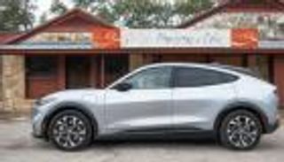 خرائط أبل في السيارات الكهربائية لأول مرة.. إليك التفاصيل