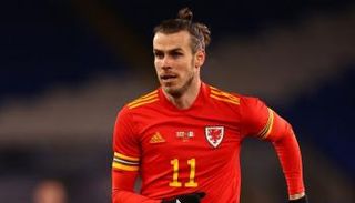 جاريث بيل بقميص منتخب ويلز