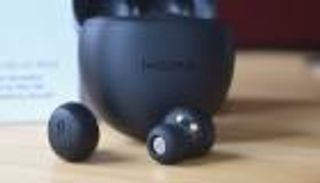 شاهد أصغر وأخف سماعة رأس لاسلكية في العالم