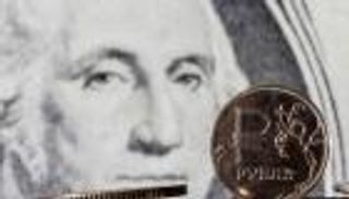 بيع النفط بالروبل.. بوتين يوجه ضربة قاتلة للدولار