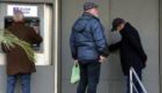 تصعيد جديد ضد مصارف لبنان.. منع 6 بنوك من نقل وتحويل الأموال للخارج