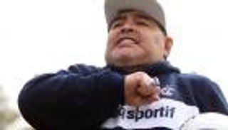 قلب مارادونا لم يفارق الحياة.. مبادرة لاتينية تكشف الكواليس