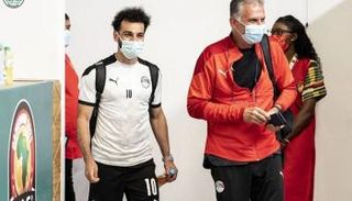 كيروش مع محمد صلاح في منتخب مصر