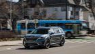 مقارنة بين تويوتا سيينا وكرايسلر باسيفيكا وكيا كارنفال.. "رحلة فان"