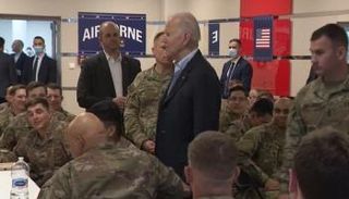 بايدن خلال لقاء القوات الأمريكية في بولندا