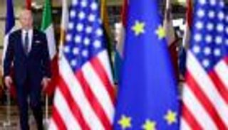 بايدن على حدود أوكرانيا بعد شهر من هجوم روسيا