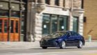 تويوتا أفالون وفولكسفاجن أرتيون ونيسان ماكسيما.. تفاصيل سباق خاص جدا