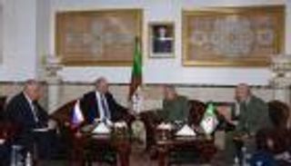 قبيل زيارة منتظرة لبلينكن.. وفد عسكري روسي بالجزائر