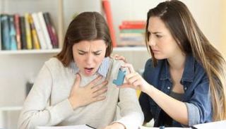 فتاة تعاني من مرض الربو- أرشيفية