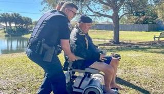 هاري سميث بعد إخراجه من البحيرة