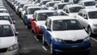 أسعار السيارات في مصر.. عاصفة الدولار تقلب السوق وتحذيرات من "ركود"