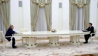 الرئيسان الروسي والفرنسي خلال لقاء سابق