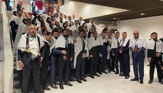 اعضاء الكتلة الصدرية يرتدون الأكفان في جلسة البرلمان الأخيرة