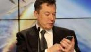 إيلون ماسك "يغرد" دون قيود..  منصة تواصل اجتماعي "يملكها"