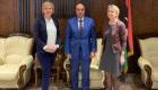 سفيرة بريطانيا لأول مرة ببنغازي.. استرضاء البرلمان ونهاية لدعم الدبيبة