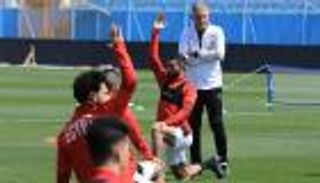 مصر ضد السنغال.. قرار مفاجئ من كيروش على سلم الطائرة