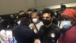 محمد صلاح قائد منتخب مصر عند وصوله إلى السنغال