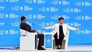 محمد بن راشد يشهد جلسة حوارية بقمة الحكومات