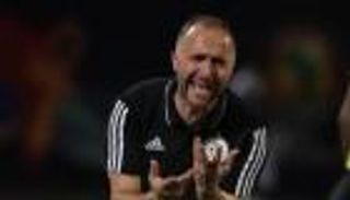 تصفيات كأس العالم.. جمال بلماضي ينهار باكيا بعد رصاصة الكاميرون