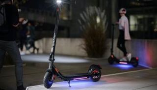 سكوتر شارب الجديد بنظام إضاءة مبتكر