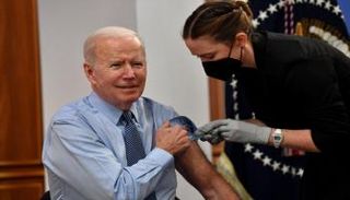 بايدن يحصل على رابع جرعة من لقاح كورونا