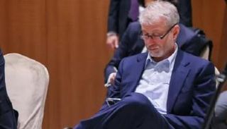 الملياردير الروسي رومان أبراموفيتش أثناء المفاوضات