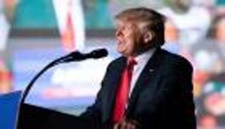 ترامب يتفوق على بايدن وهاريس بالاستطلاعات