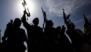عناصر حوثية تطلق النار في كييف