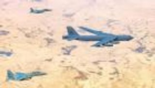 مقاتلتان سعوديتان ترافقان قاذفة أمريكية أثناء عبورها أجواء المملكة