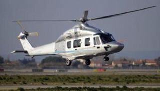 إحدى مروحيتي الملياردير الروسي عليشار عثمانوف - فوربس