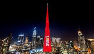 شعار سويفل على برج خليفة في دبي 