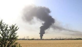 حريق سابق بأحد المصانع في إيران - رويترز