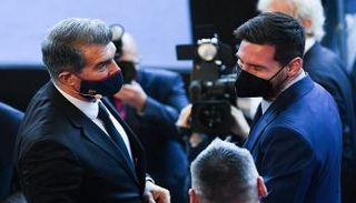 خوان لابورتا رئيس برشلونة مع ليونيل ميسي