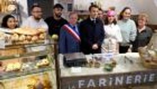 ماكرون بأول تجمّع انتخابي.. هل تنقذه أوكرانيا من "لوبان"؟