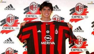 كاكا بقميص ميلان 