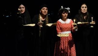 مشهد من العرض المسرحي "غودوت أين أنت؟"