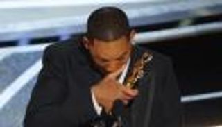 قرار مفاجئ من ويل سميث بعد صفعة الأوسكار: حزين وخنت الثقة