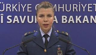 مسؤولة المكتب الإعلامي في وزارة الدفاع العميد بنار قره