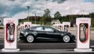 مبيعات قياسية لـ تسلا في 90 يوما.. خزائن إيلون ماسك تتكدس