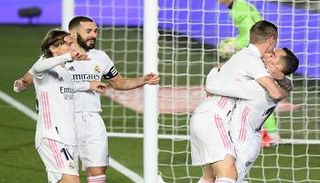 مودريتش مع لاعبي ريال مدريد