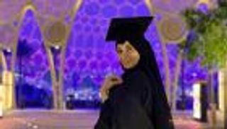 "روب وصورة".. حكاية مصرية احتفلت وحدها بتخرجها في إكسبو دبي