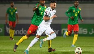 رياض محرز لاعب منتخب الجزائر