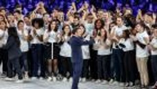 "حان وقت التعبئة".. المنافسة تشتد بين ماكرون ولوبان