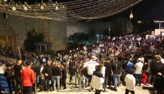 باب العامود خلال ليلة أول أيام شهر رمضان المبارك