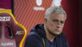 مقاعد البدلاء تعاقب مورينيو بسبب الاعتراض على التحكيم (فيديو)