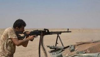 جندي للجيش اليمني في إحدى جبهات مأرب - أرشيفية