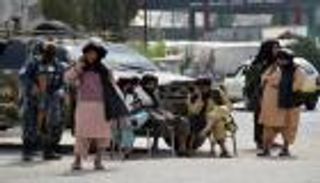 ملايين الأفغان يرغبون في الهجرة.. أين الوجهة؟