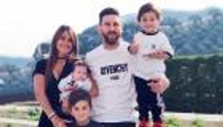 بسبب أطفاله.. ميسي يتحول إلى حارس مرمى (فيديو)