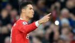 أموال بلا مقابل.. كريستيانو رونالدو يغرم طفلا 3000 جنيه