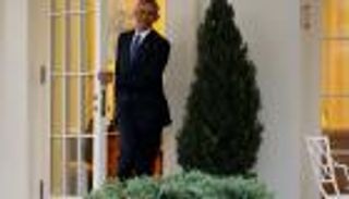 ظهور مفاجئ لـ"أوباما" في البيت الأبيض